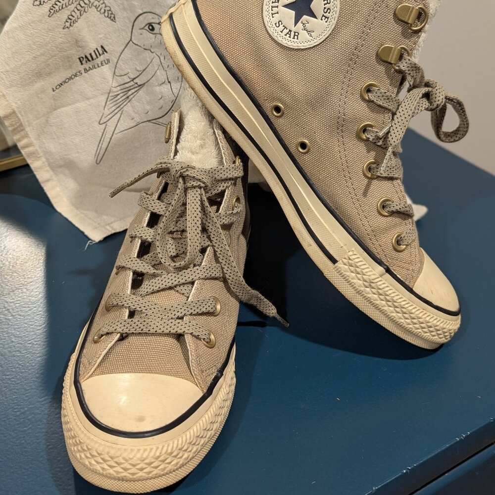 Converse Sneakers Size 8